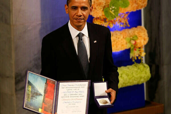 אובמה עם פרס הנובל. פתרון פלא לכל הבעיות , 