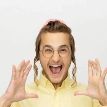 תאונה: צפו בכוכב "האח הגדול" נכנס בעמוד