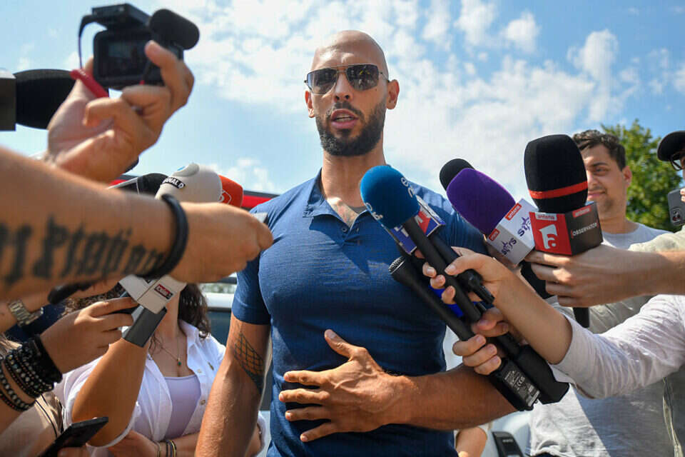המשפיען הנאשם בסחר בנשים אנדרו טייט , איי.פי