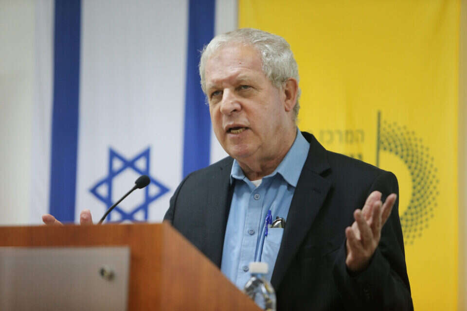 אלוף במילואים גיורא איילנד