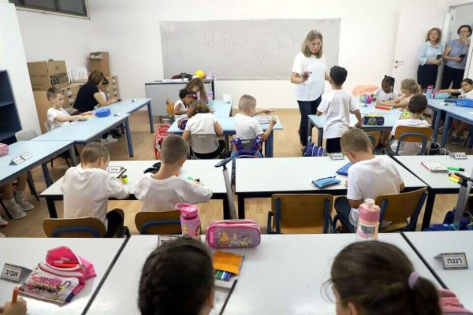 תלמידים בכיתה (אילוסטרציה) , הרצי שפירא