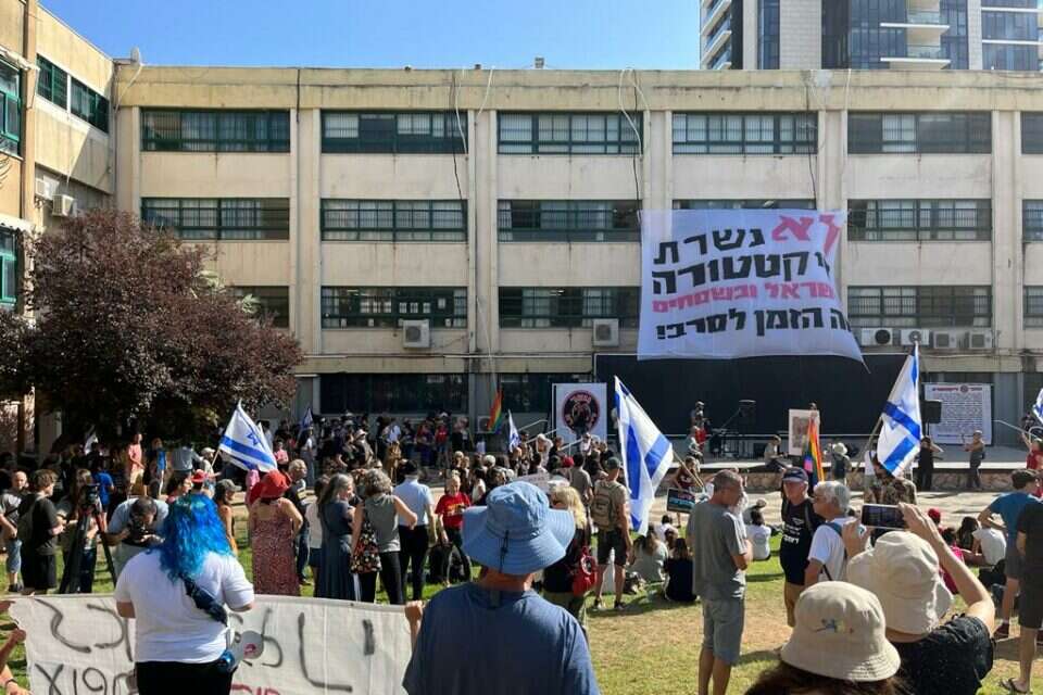 גימנסיה הרצליה. , ללא