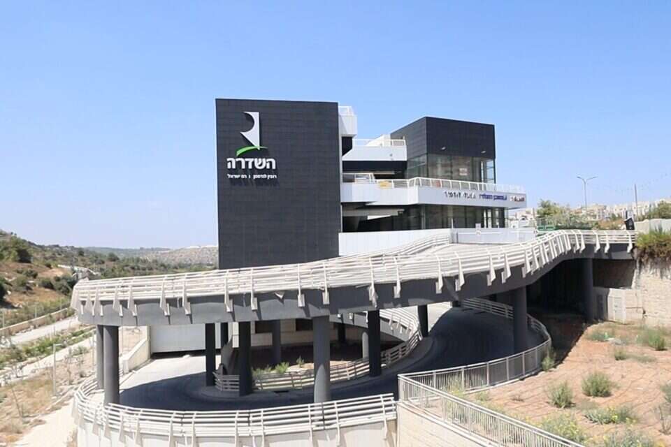הקניון החדש , ניר סטולו