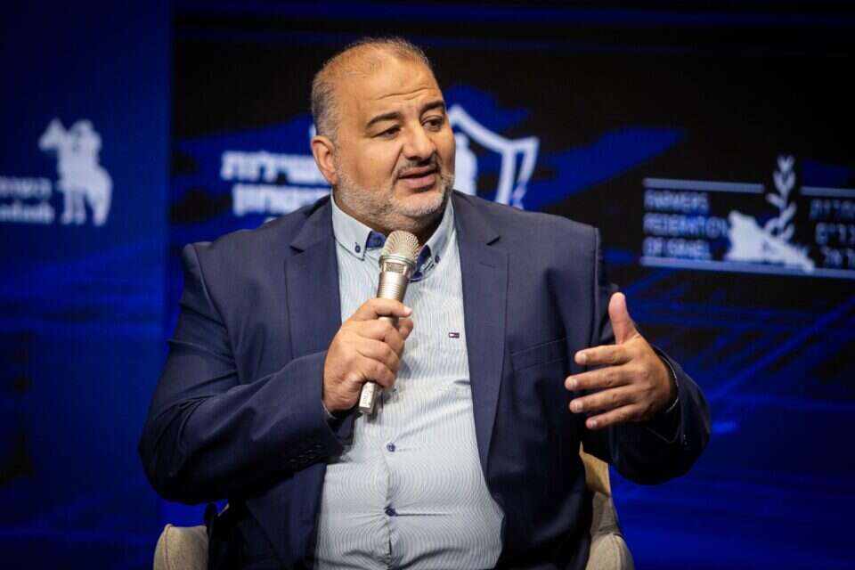 "הממשלה אדישה", עבאס , אורן בן חקון