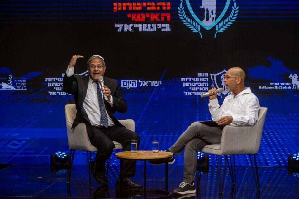 בן גביר בכנס המשילות והביטחון האישי: "אחלה שר הפיתות. אתה מבין מה זה עשה למחבלים בכלא?"