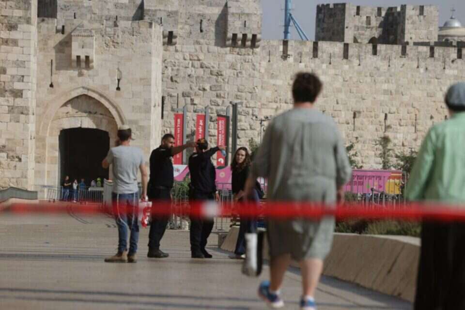 המשטרה בזירת הפיגוע בשער יפו בירושלים , אורן בן חקון
