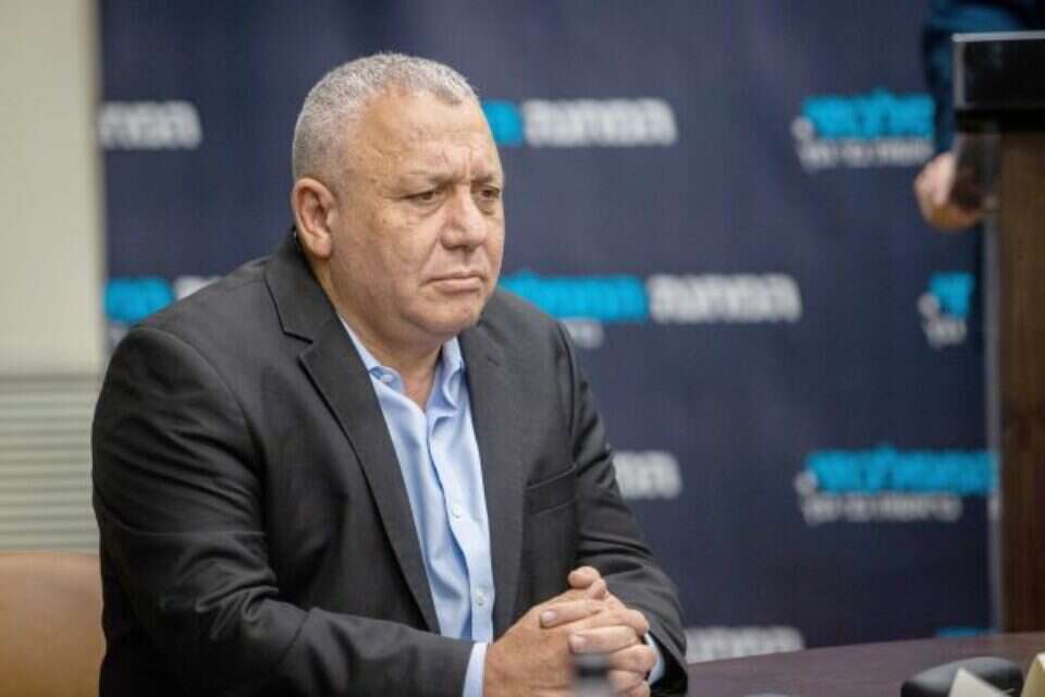 ח"כ והרמטכ"ל לשעבר גדי איזנקוט , אורן בן חקון
