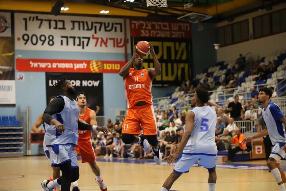 וויטהד, רוצה לחזור לרמות הגבוהות , עמית סמיקט, עירוני נס ציונה