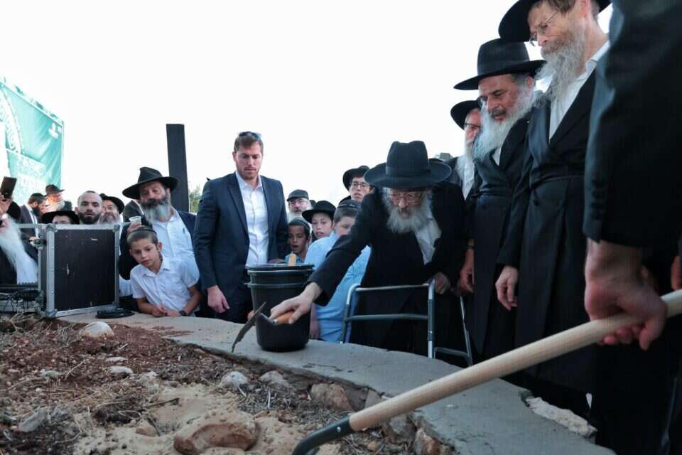 הנחת אבן הפינה לבית חב"ד בצפת ,