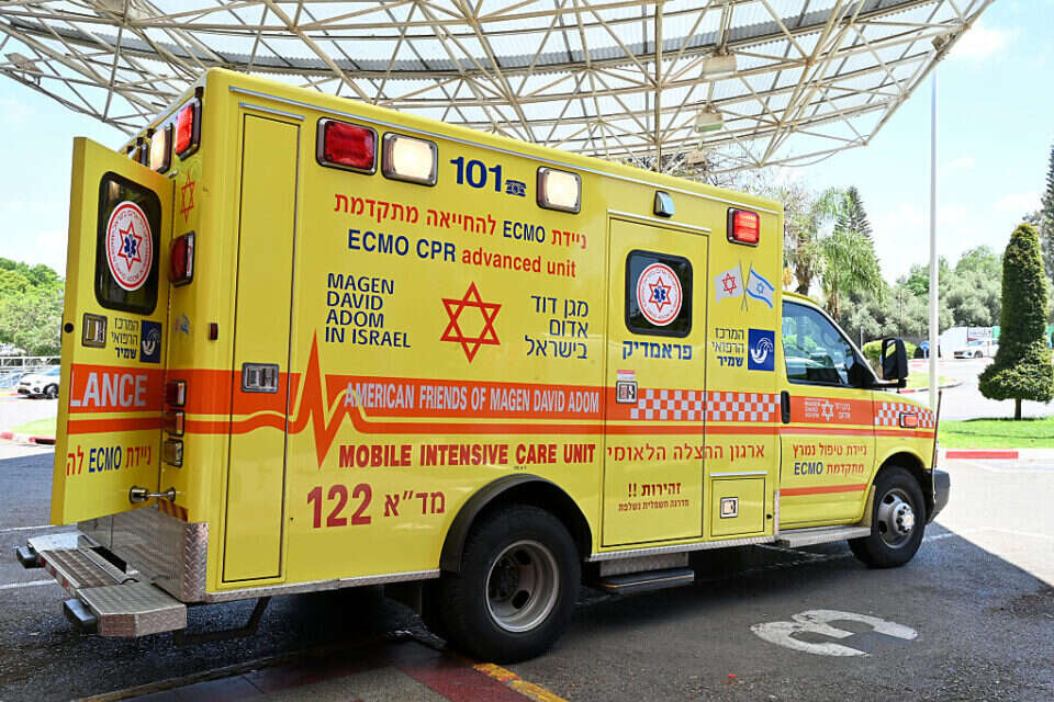 ניידת טיפול נמרץ