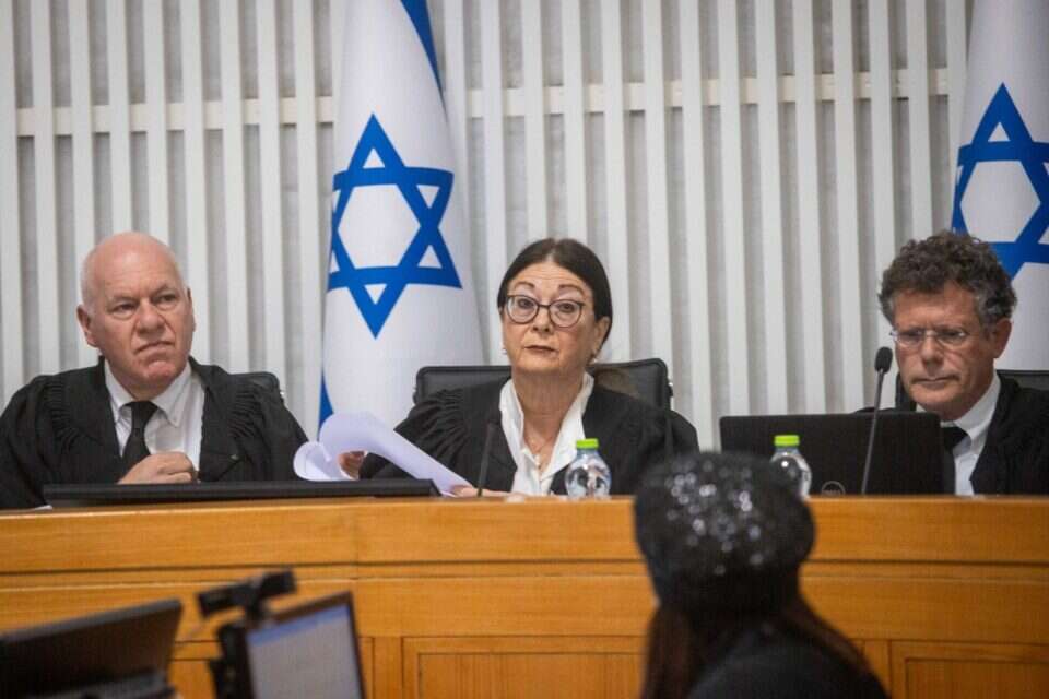 חיות, עמית ופוגלמן , אורן בן חקון