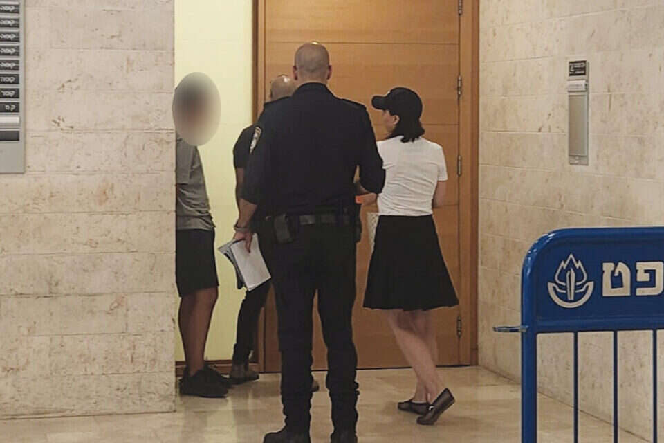 הנער שהוכה בפ"ת מובא לדיון במעצרו