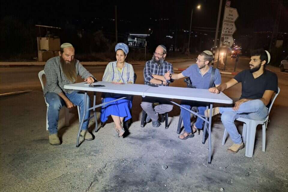 מזכירויות יצהר ואלון מורה בפאתי חווארה , ללא