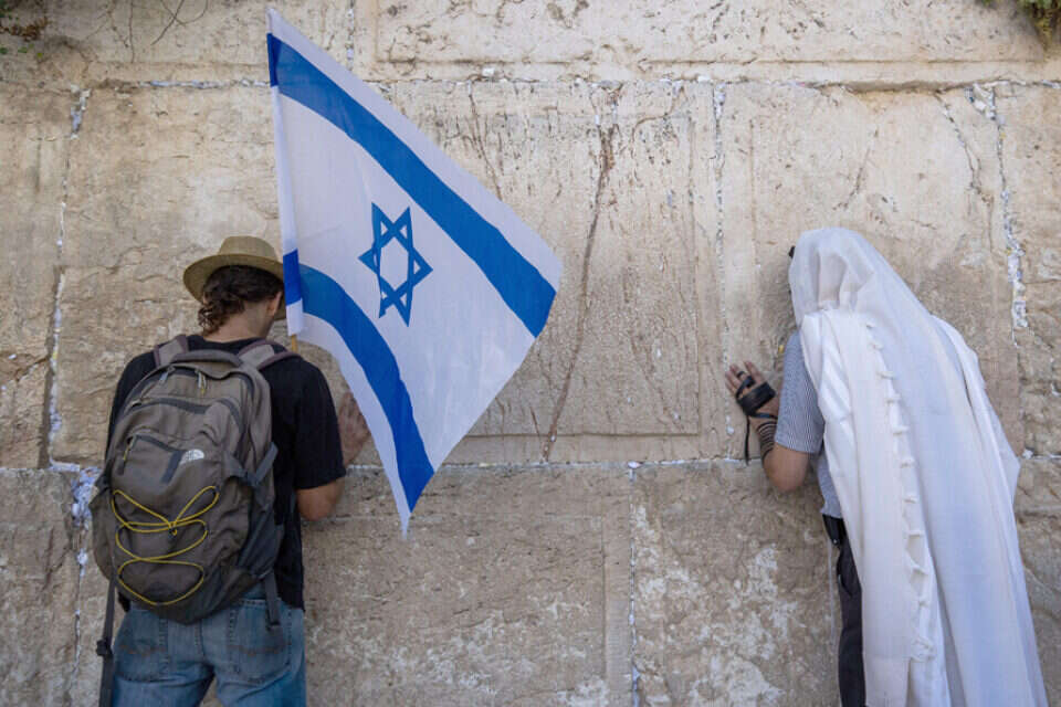 מתפללים בכותל , אורן בן חקון