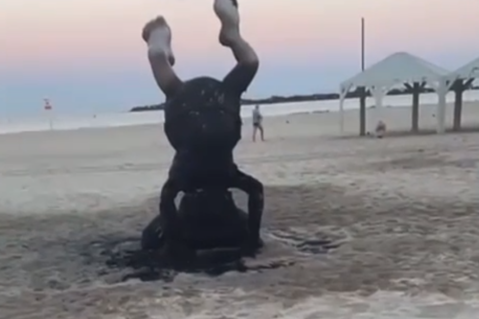 פסל בן גוריון לאחר שהוצת , השימוש נעשה בהתאם לסעיף 27א׳ לחוק זכויות יוצרים