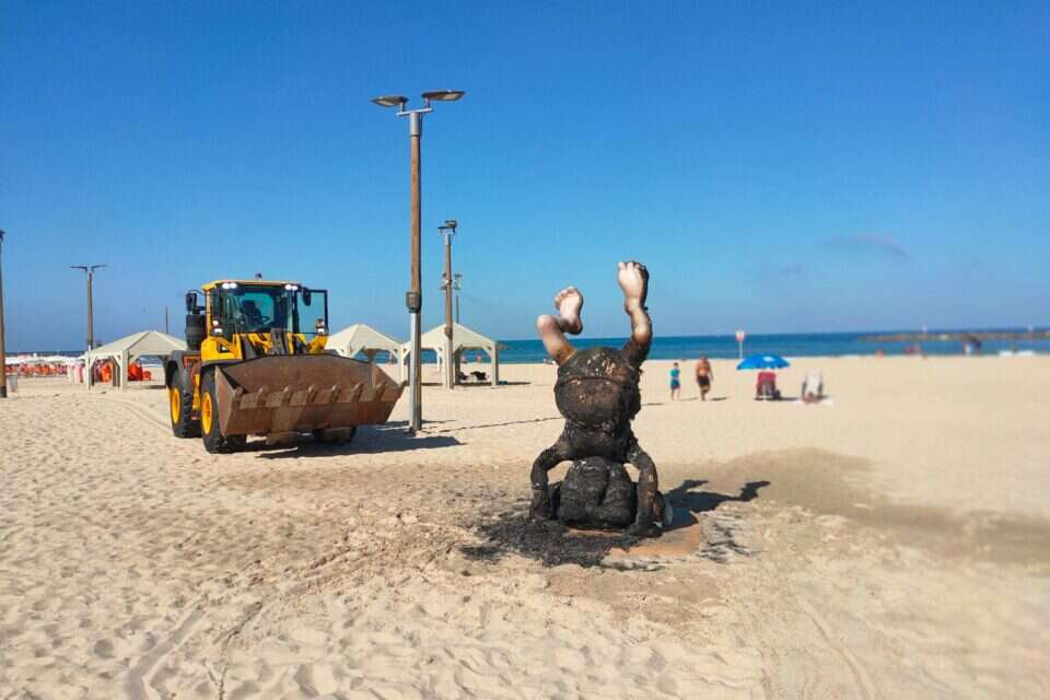 פסל בן גוריון לאחר שהוצת , יהושע יוסף