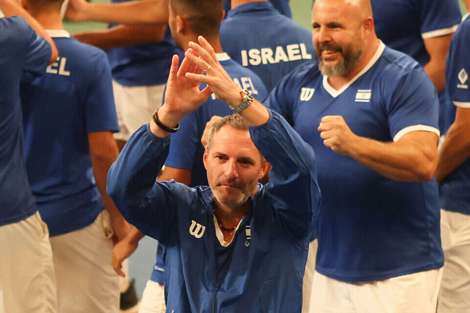 קפטן הנבחרת יוני ארליך , אורן אהרוני