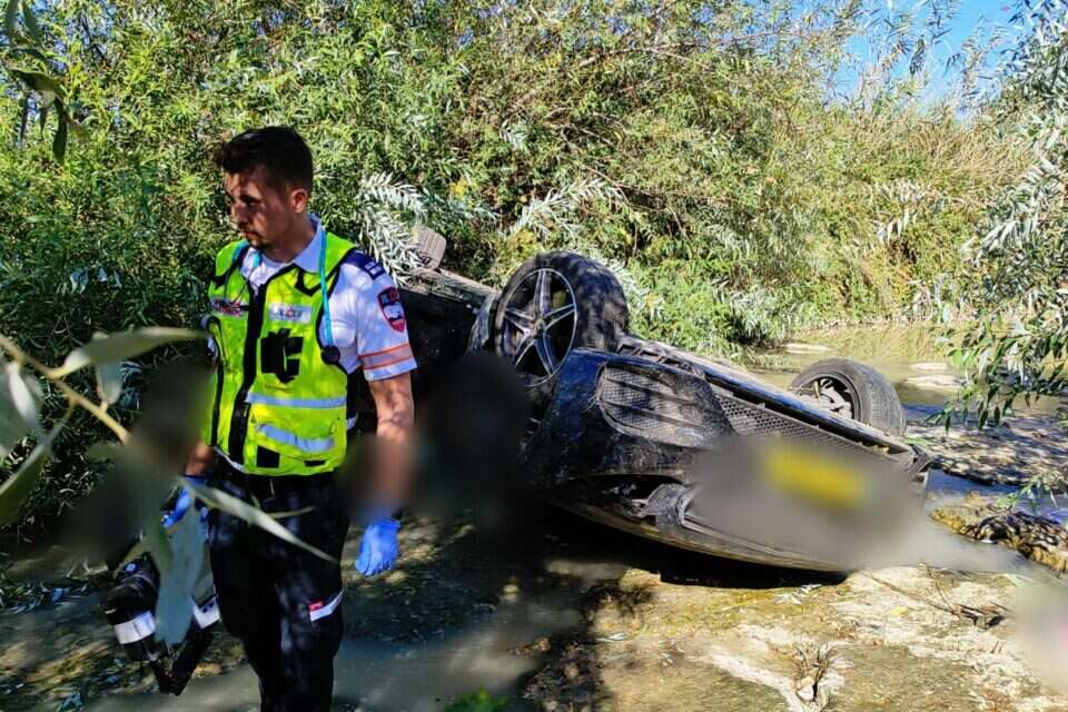 זירת התהפכות הרכב סמוך למחלף שורק בכביש 6 , תיעוד מבצעי מד"א