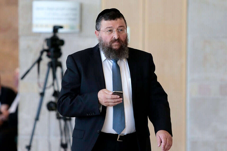 שר העבודה יואב בן צור (ארכיון)