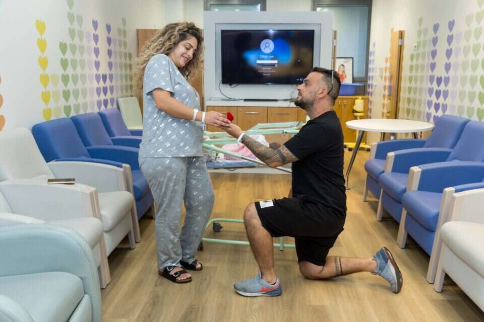 הצעת הנישואים בבית החולים , ללא קרדיט