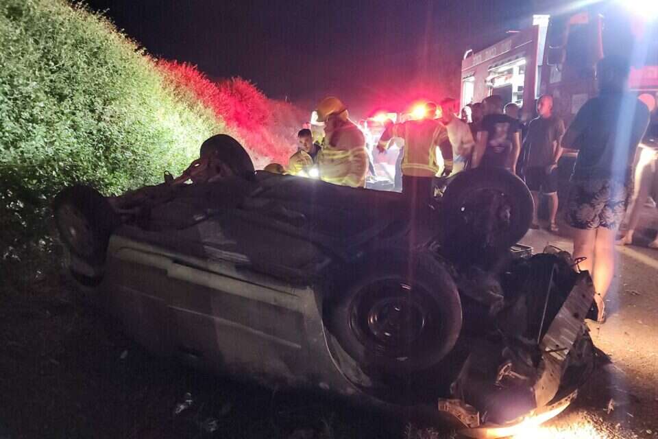 תאונה קטלנית בצפון: צעיר בשנות ה-20 לחייו נהרג בהתהפכות רכב, 4 נפצעו