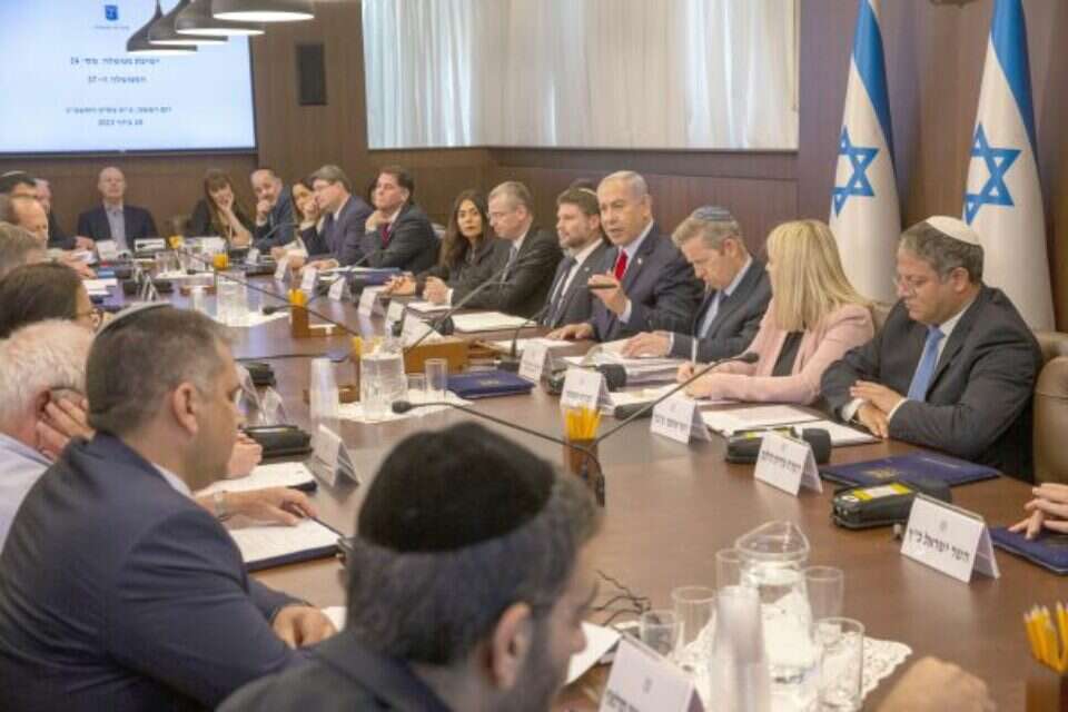 ישיבת ממשלה , עמית שאבי