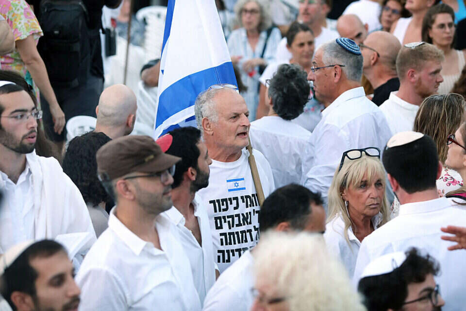 מפגינים ביום ראשון בערב בכיכר דינזגוף , גדעון מרקוביץ