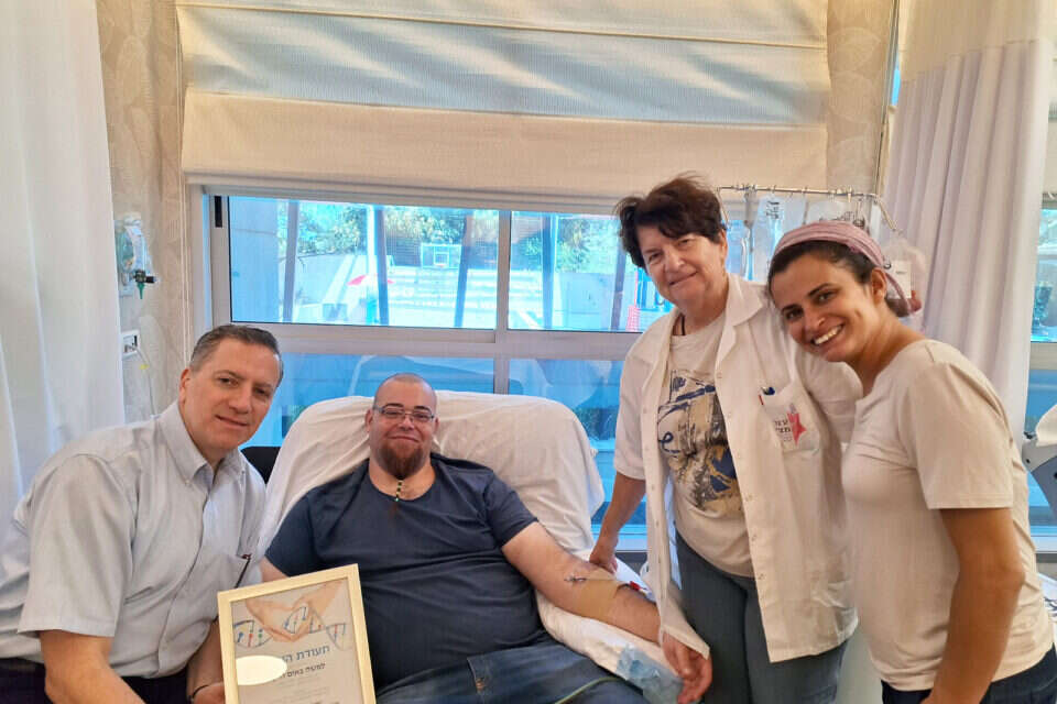 התורם משה באום במחלקה להשתלות עצם "עזר מציון" , מיכל גורדין, עזר מציון