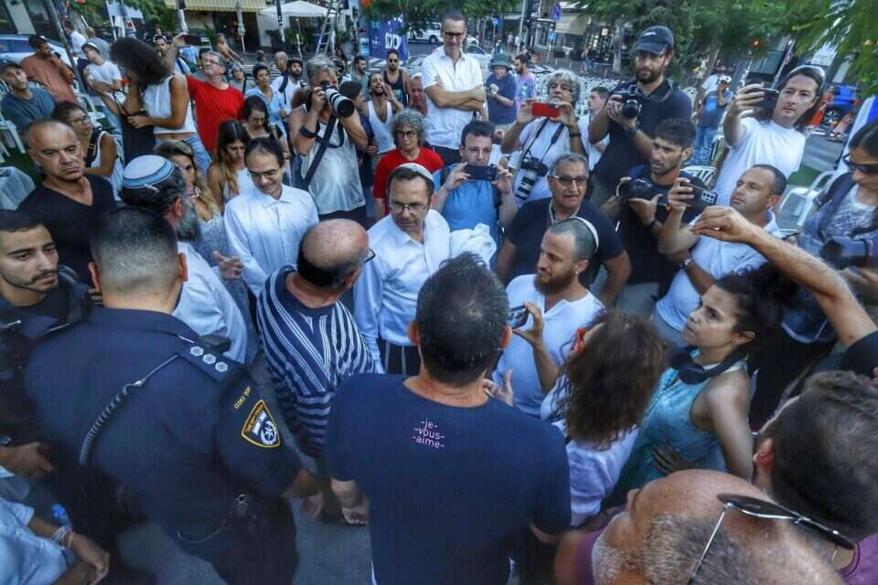ישראל זעירא, יו"ר 'ראש יהודי', במהומה במהלך תפילות החג