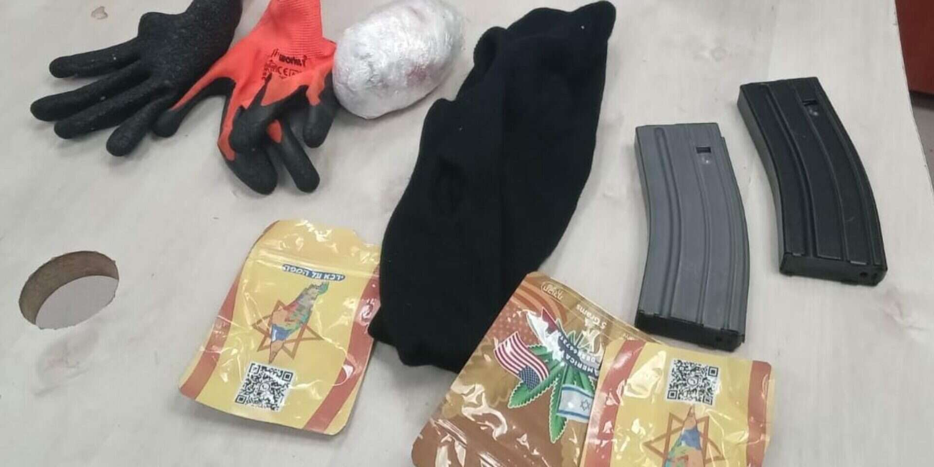 נתפס עם רימון רסס, כפפות ורעלת פנים , דוברות המשטרה