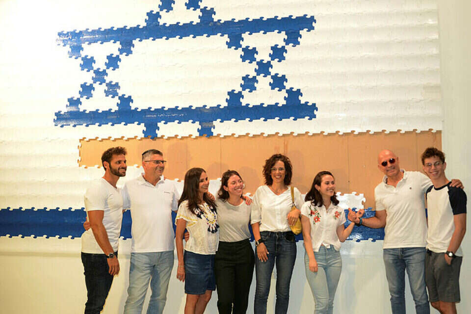 הדגל הענק , דודו גרינשפן