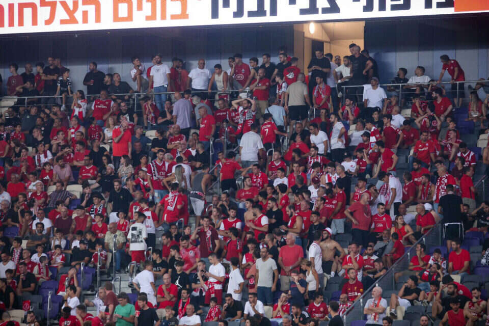 אוהדי הפועל תל אביב. ערב שחור בבלומפילד ומחוצה לו , עמי שומן