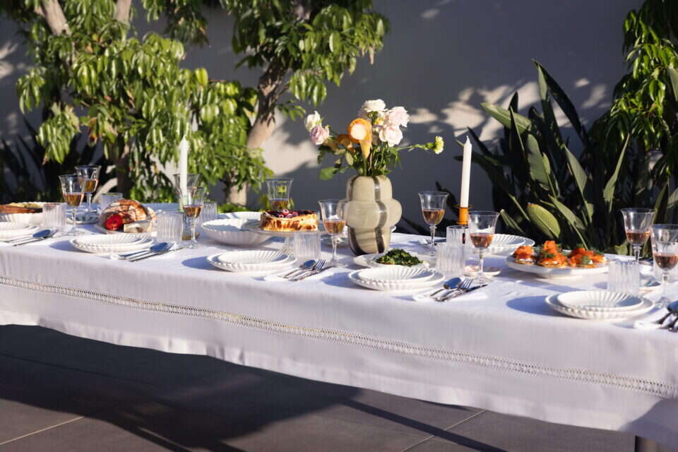 מפה לבנה עם פס תחרה, CASTRO HOME , מידן מור אלון