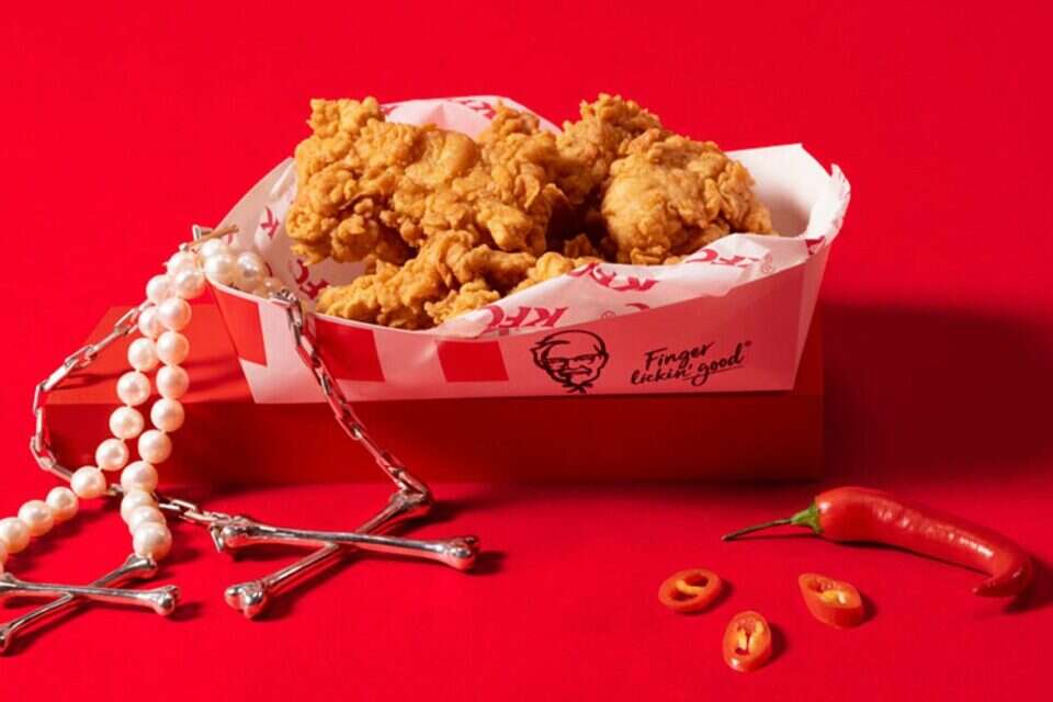תכשיט של KFC שנוצר עם תכשיטן ניו זילנדי , יח"צ חו"ל