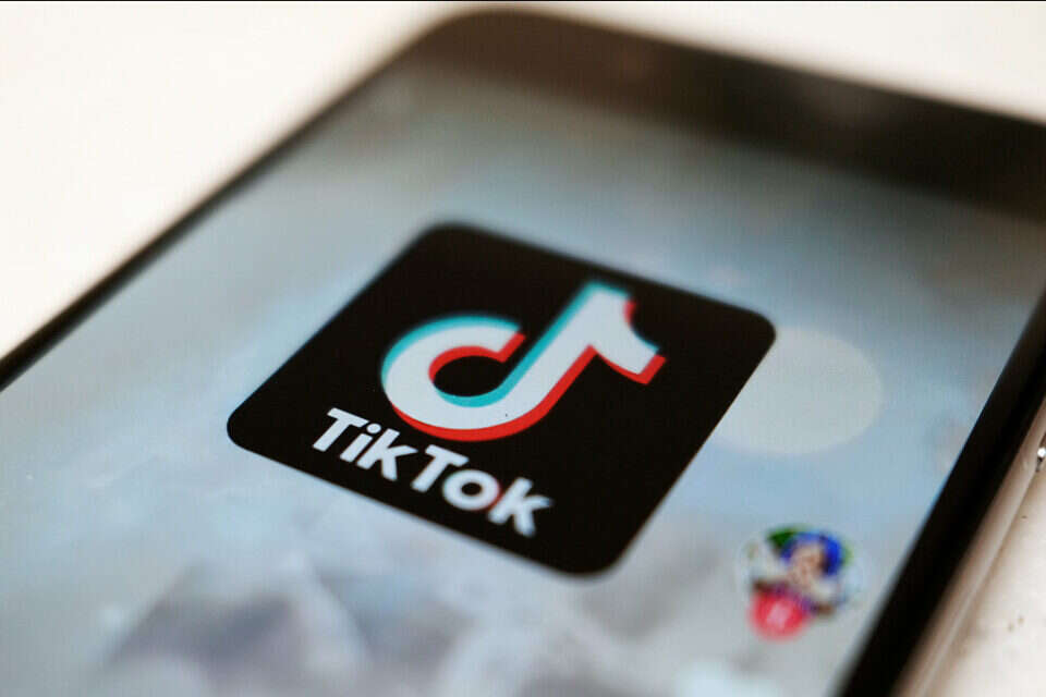טיק טוק. גברים אורבים לקטינות ברשת , אי.פי