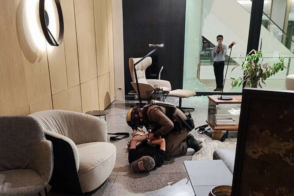 מעצר היורה בקניון בתאילנד , רויטרס