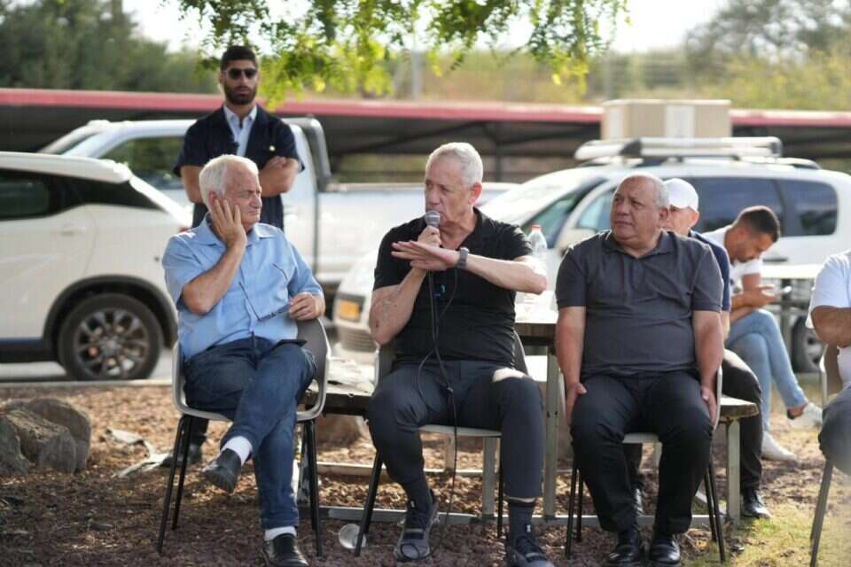 גנץ, איזנקוט ושוסטר בסיור בצפון. "אסור להשאיר את בחירת המפכ"ל הבא לבן גביר" , אלעד מלכה