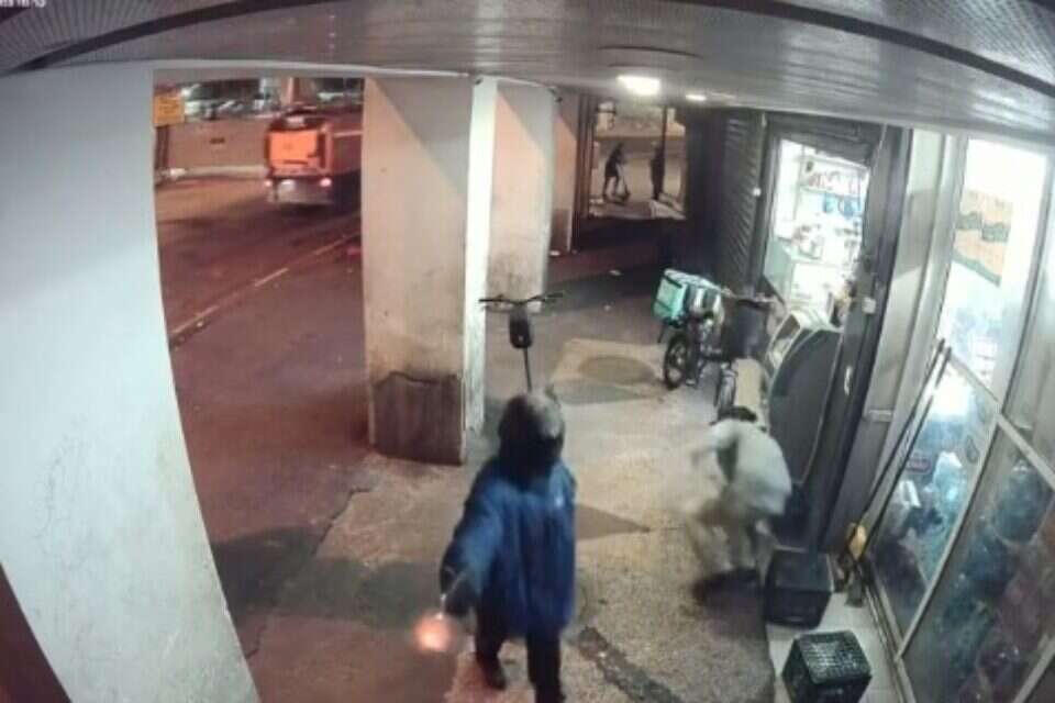 ירה ונמלט. החשוד נעצר , צילום מסך ממצלמות האבטחה