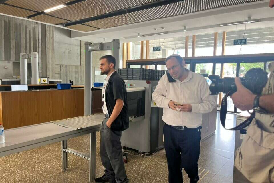 ישראל זעירא , יו"ר "ראש יהודי" בכניסה לבית המשפט , אבי כהן
