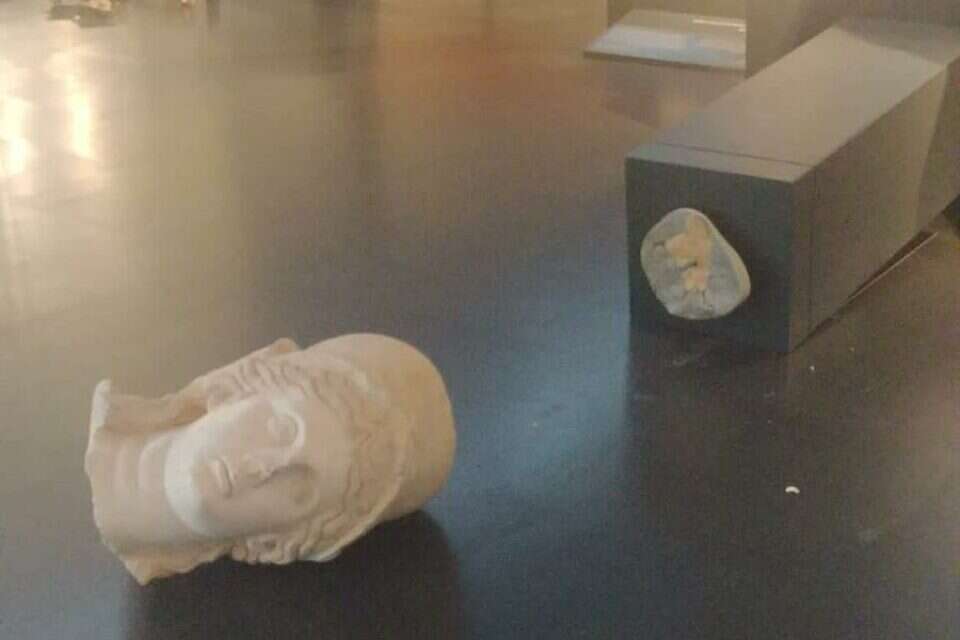 אחד הפסלים שנהרסו , מוזיאון ישראל