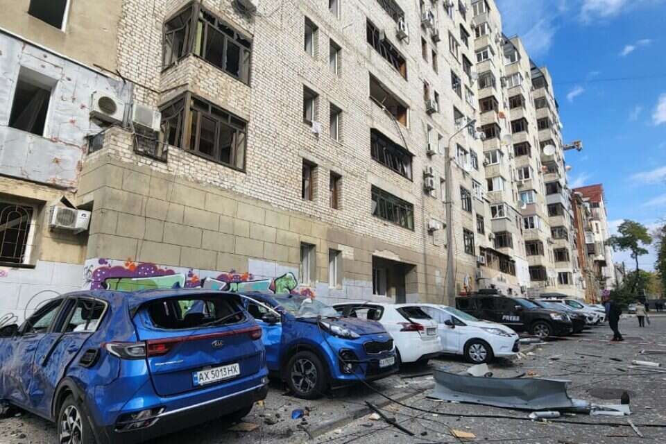 זירת נפילת הטילים במרכז חרקיב , צילום: הרבנית מרים מוסקוביץ