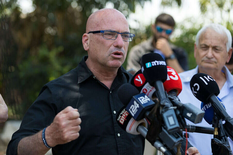 אופיר ליבשטיין במהלך מסיבת עיתונאים לפני כחצי שנה