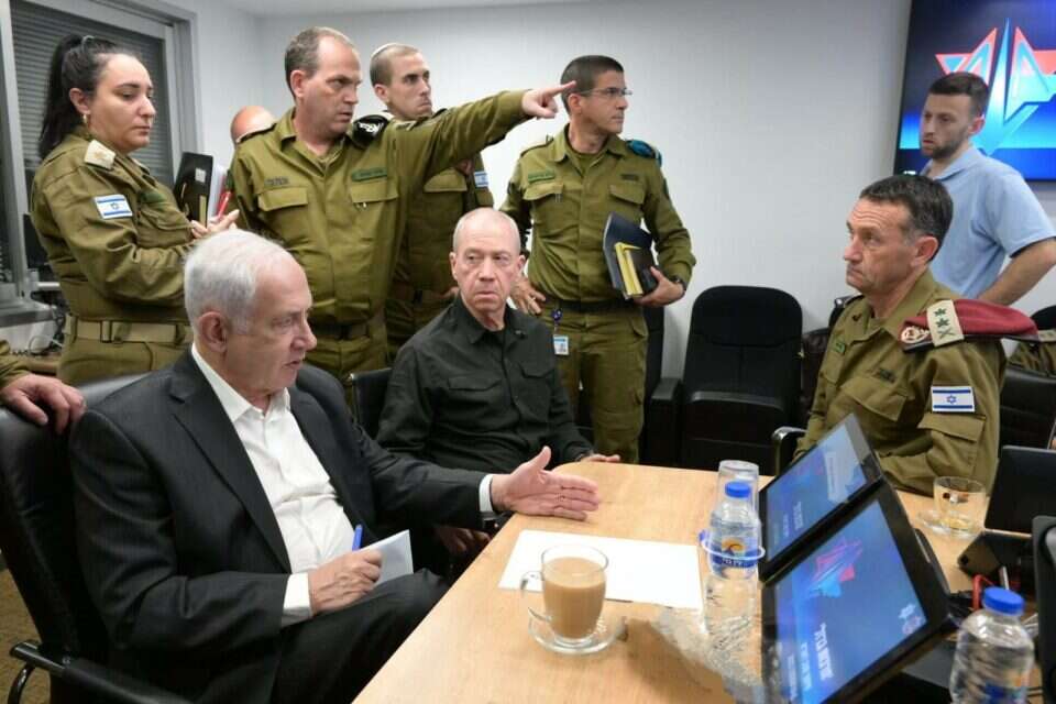 הערכת מצב בקריה בהשתתפות רה"מ נתניהו, הרמטכ"ל הלוי ובכירי מערכת הביטחון ,  עמוס בן גרשום - לע"מ