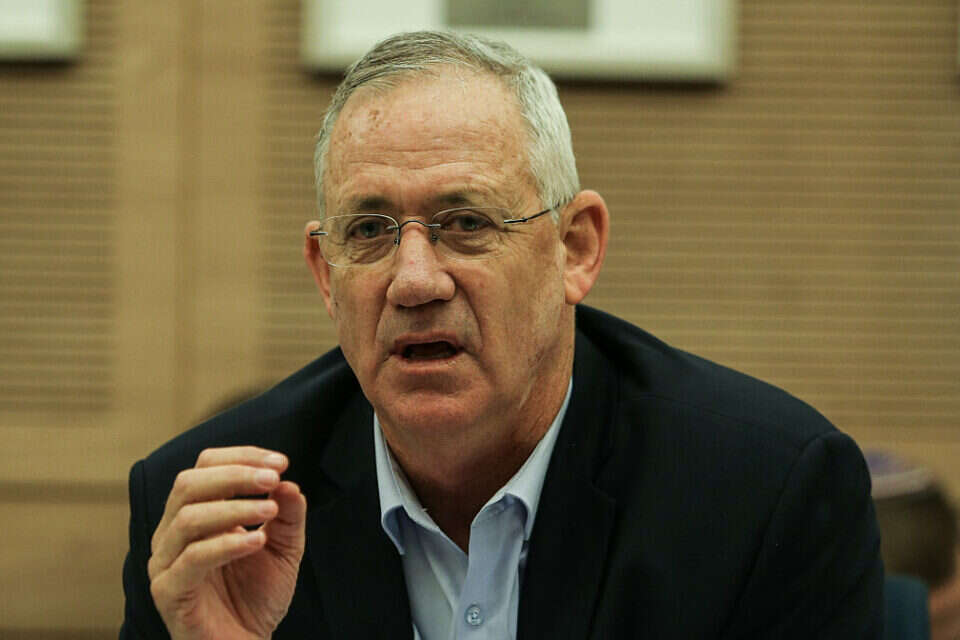 שב על דרישתי להסיט את כל המשאבים והכספים הקואליציוניים האפשריים לצרכי המלחמה ונגזרותיה. גנץ (ארכיון) , אורן בן חקון