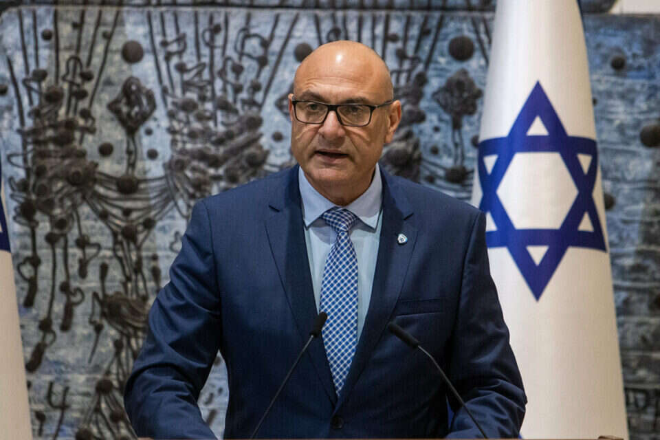 שינו זוארץ , אורן בן חקון