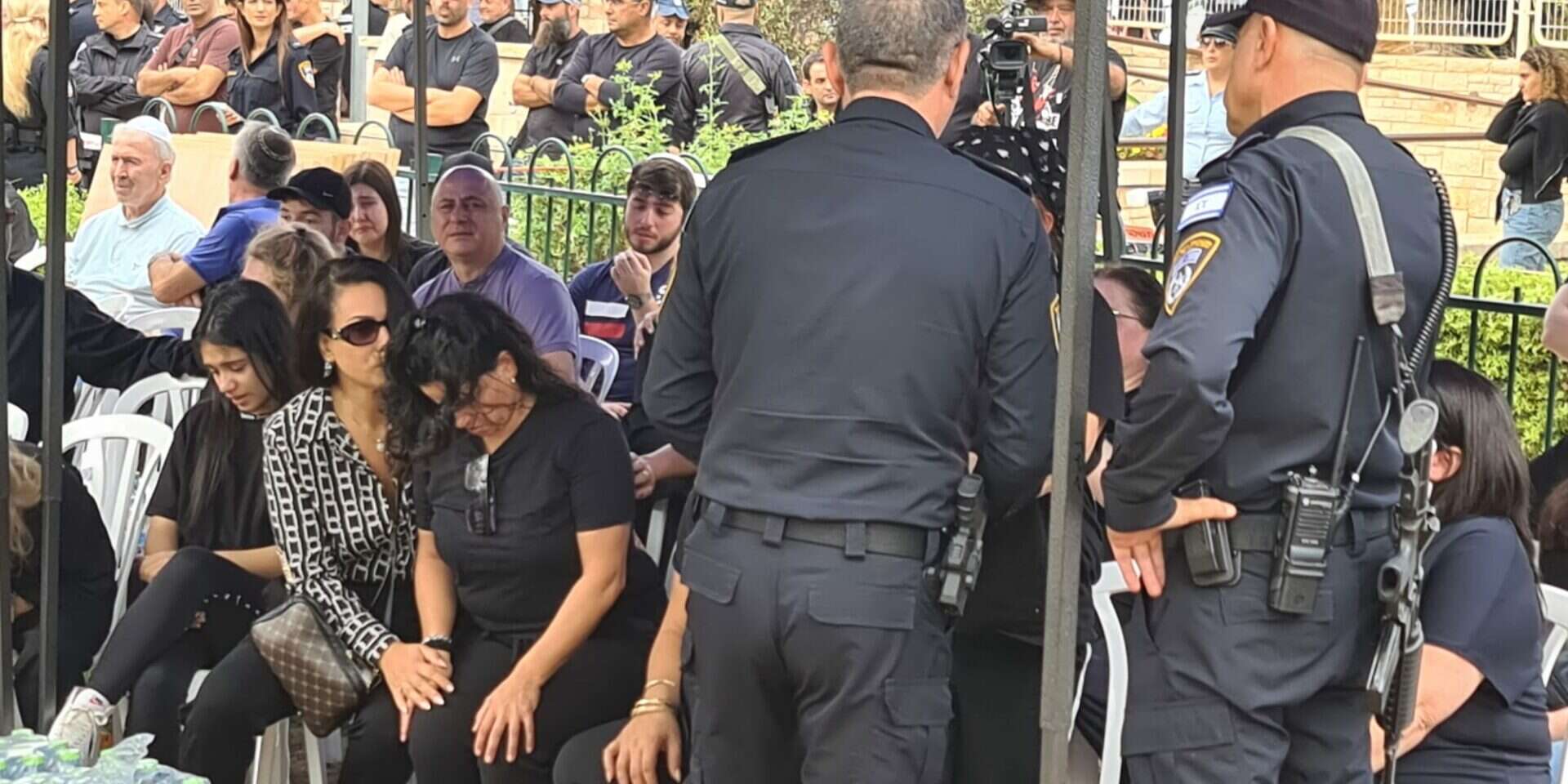 הלוויתו של מפקד תחנת שגב שלום איציק בזוקה שווילי