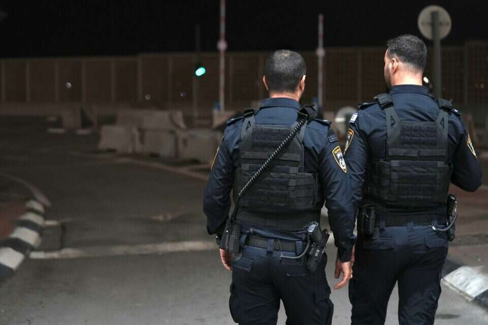 שוטרים בפעילות (אילוסטרציה), למצולמים אין קשר לנאמר בכתבה , דוברות המשטרה