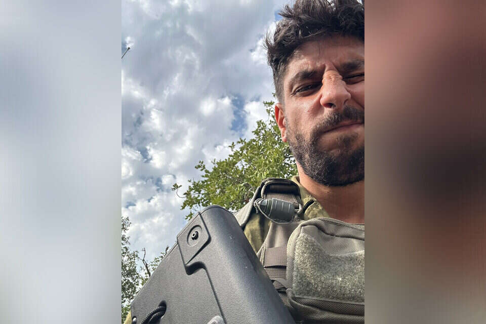 עידן עמדי במילואים , ללא קרדיט