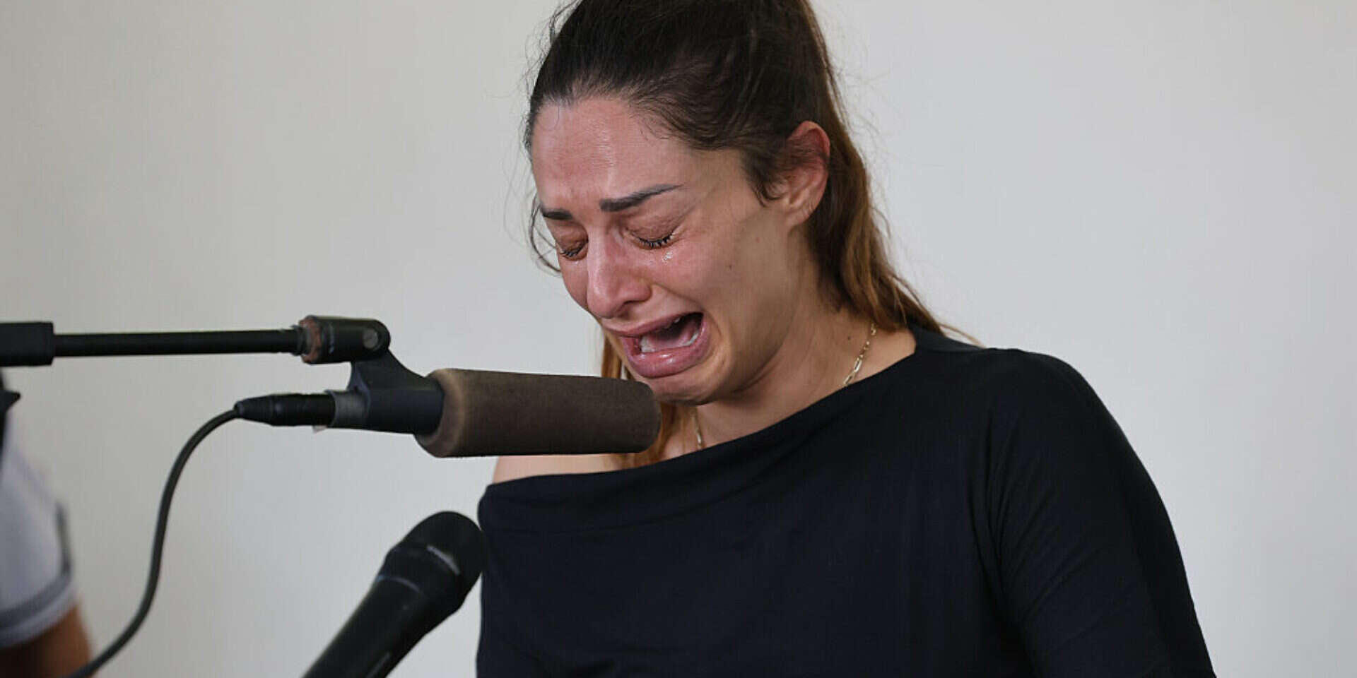 רגע מצמרר. מעיין אדם בהלוויית אחותה, מפל ז"ל , קוקו
