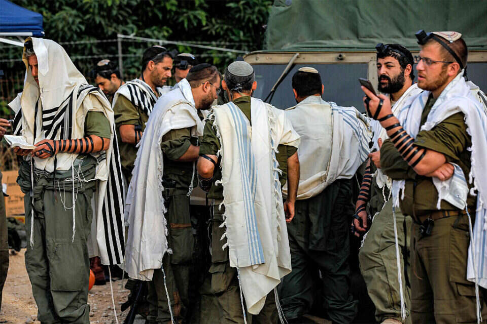 גבול לבנון. חיילי צה"ל מתפללים , אי.אף.פי